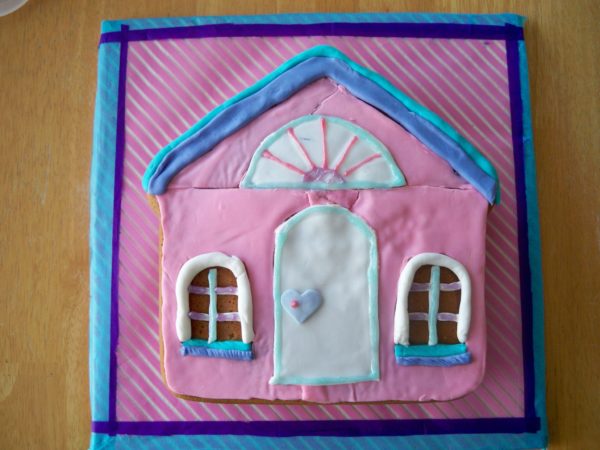 House Cake Tin - Image 5
